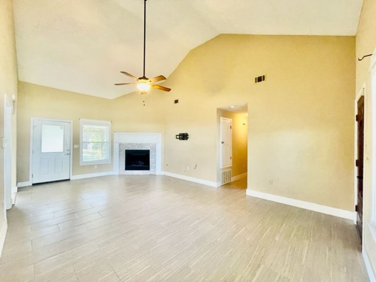 1315 Forest Shore Dr - Photo 3 of 40