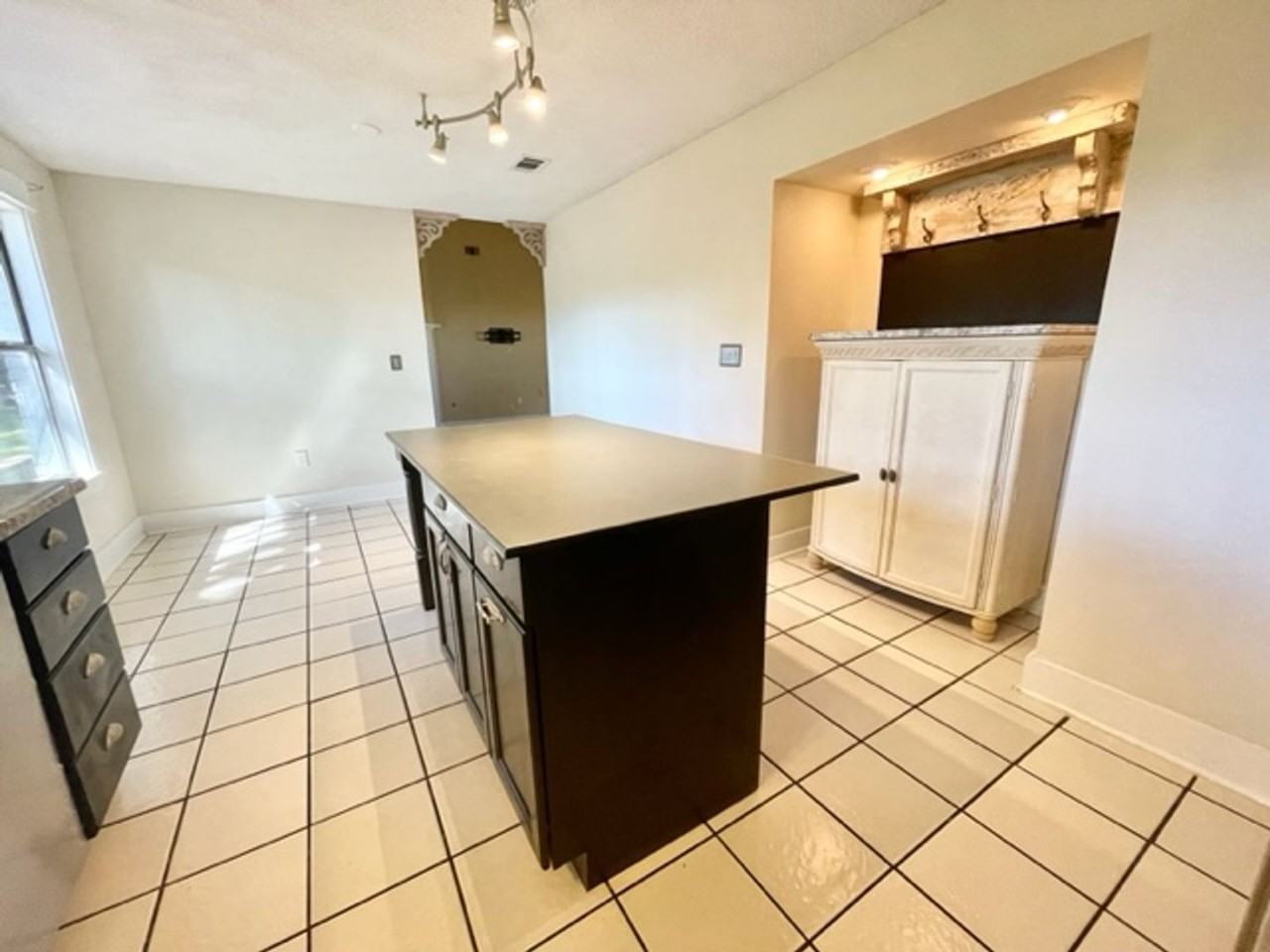 1315 Forest Shore Dr - Photo 5 of 40