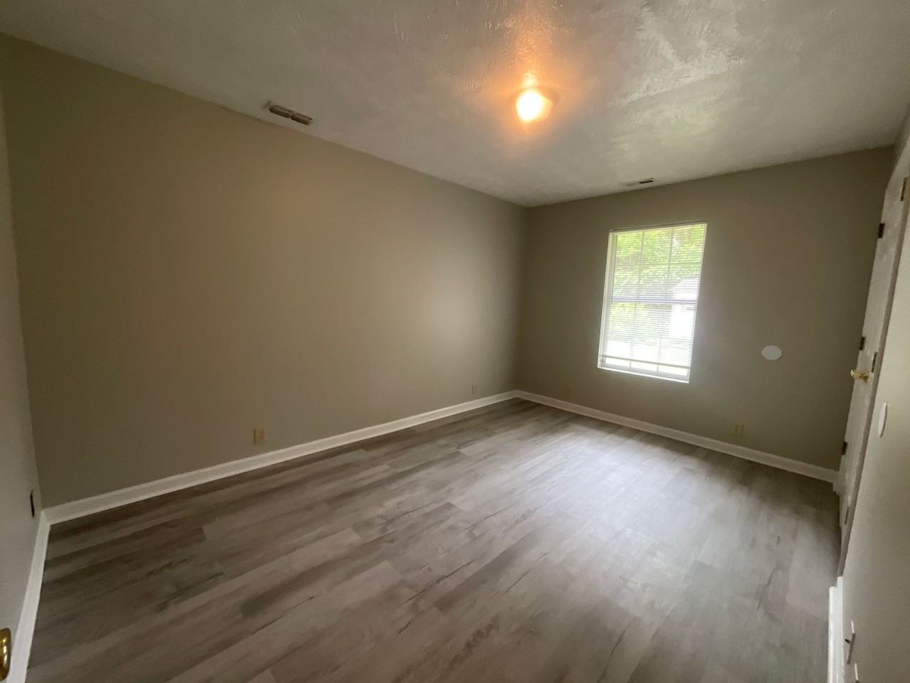 124 Brainerd Ave - Photo 4 of 7