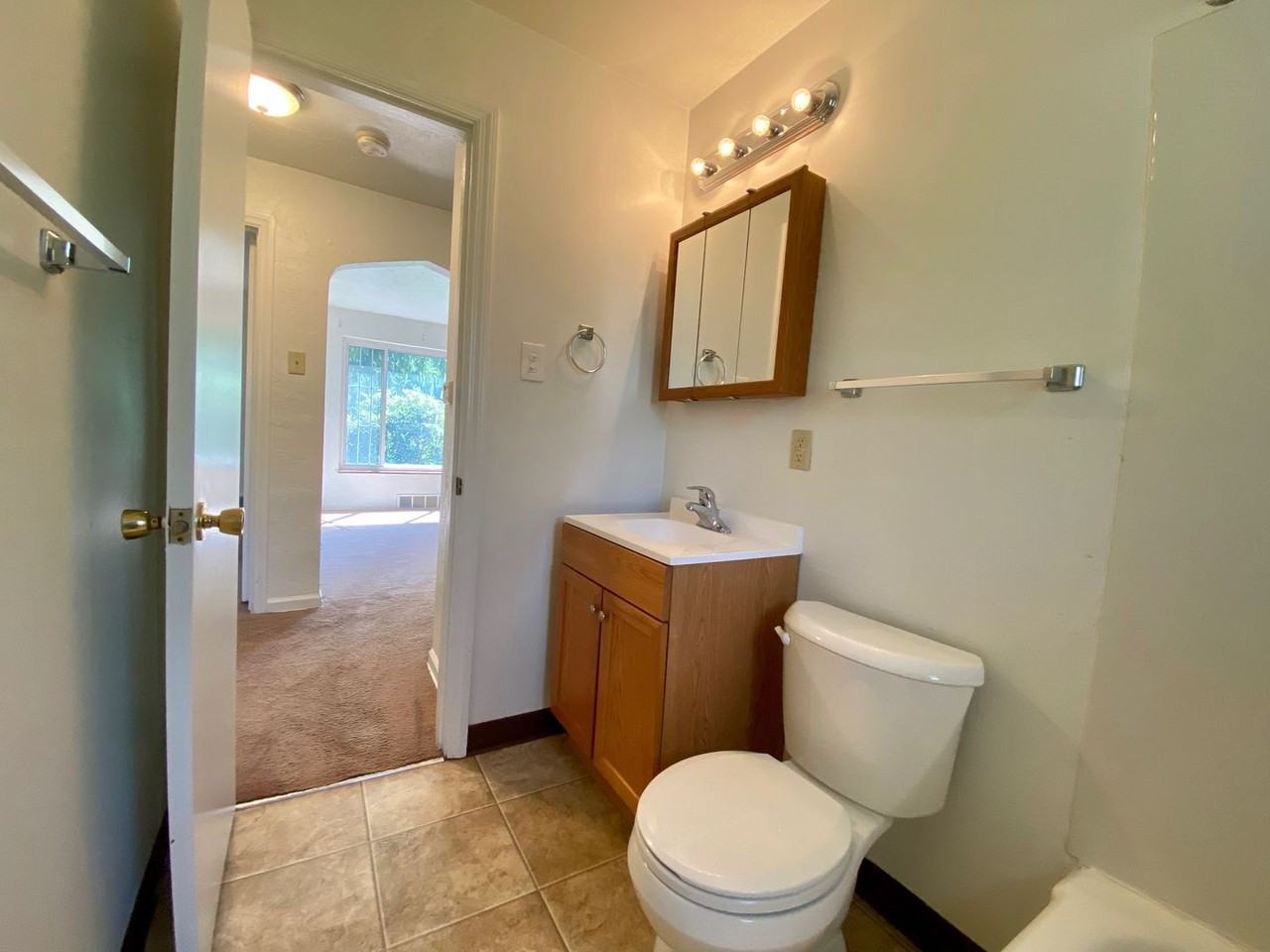 122 Parkwood Ln - Photo 2 of 18