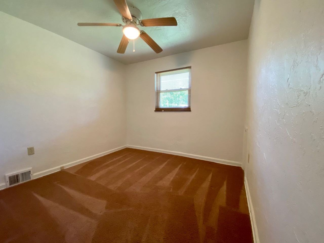 122 Parkwood Ln - Photo 3 of 18
