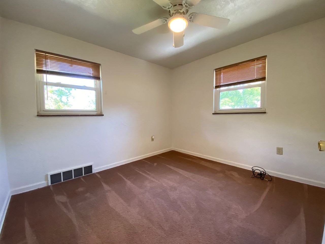 122 Parkwood Ln - Photo 7 of 18