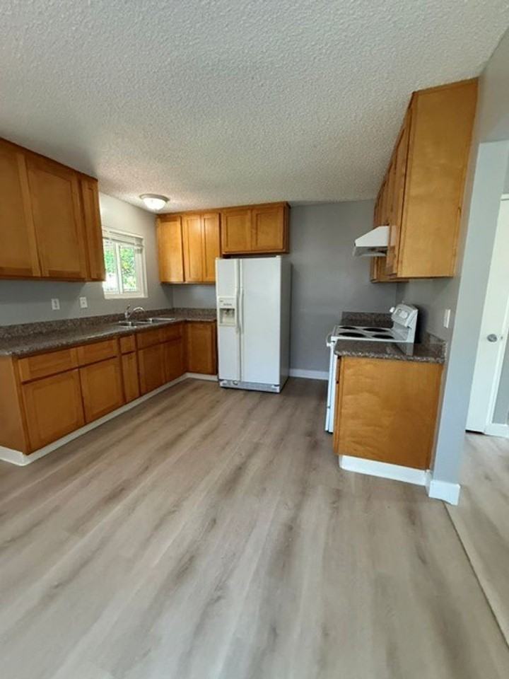 2615 Pendragon Ln - Photo 2 of 11