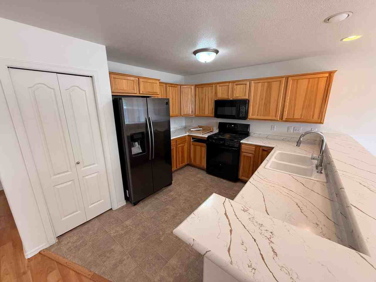 2455 Ne 7th Ln - Photo 5 of 11