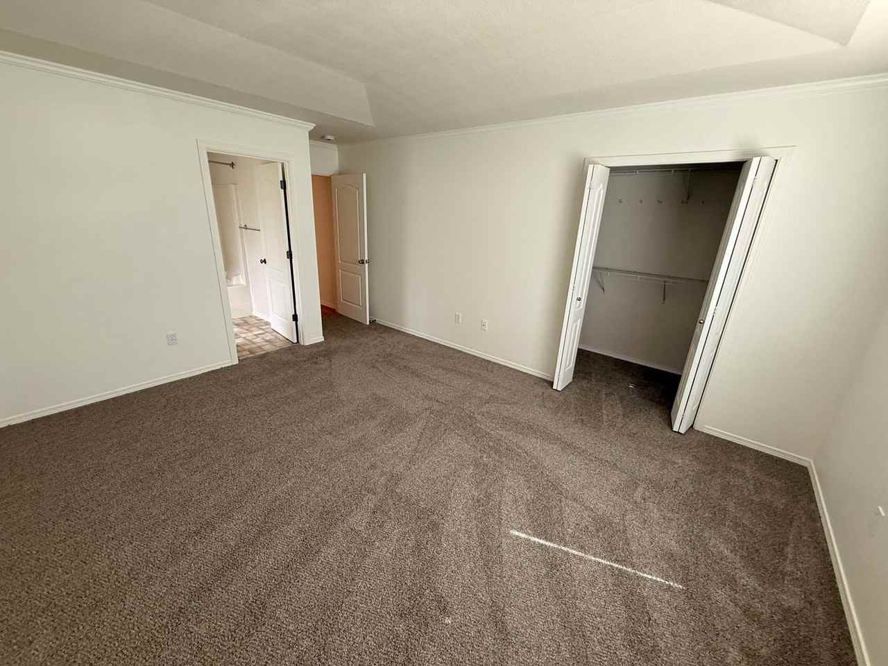 2455 Ne 7th Ln - Photo 7 of 11