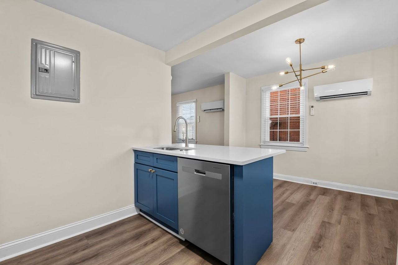 906 Clarendon St #A - Photo 2 of 18
