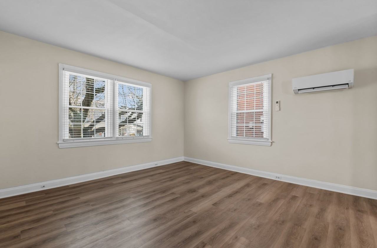 906 Clarendon St #A - Photo 5 of 18