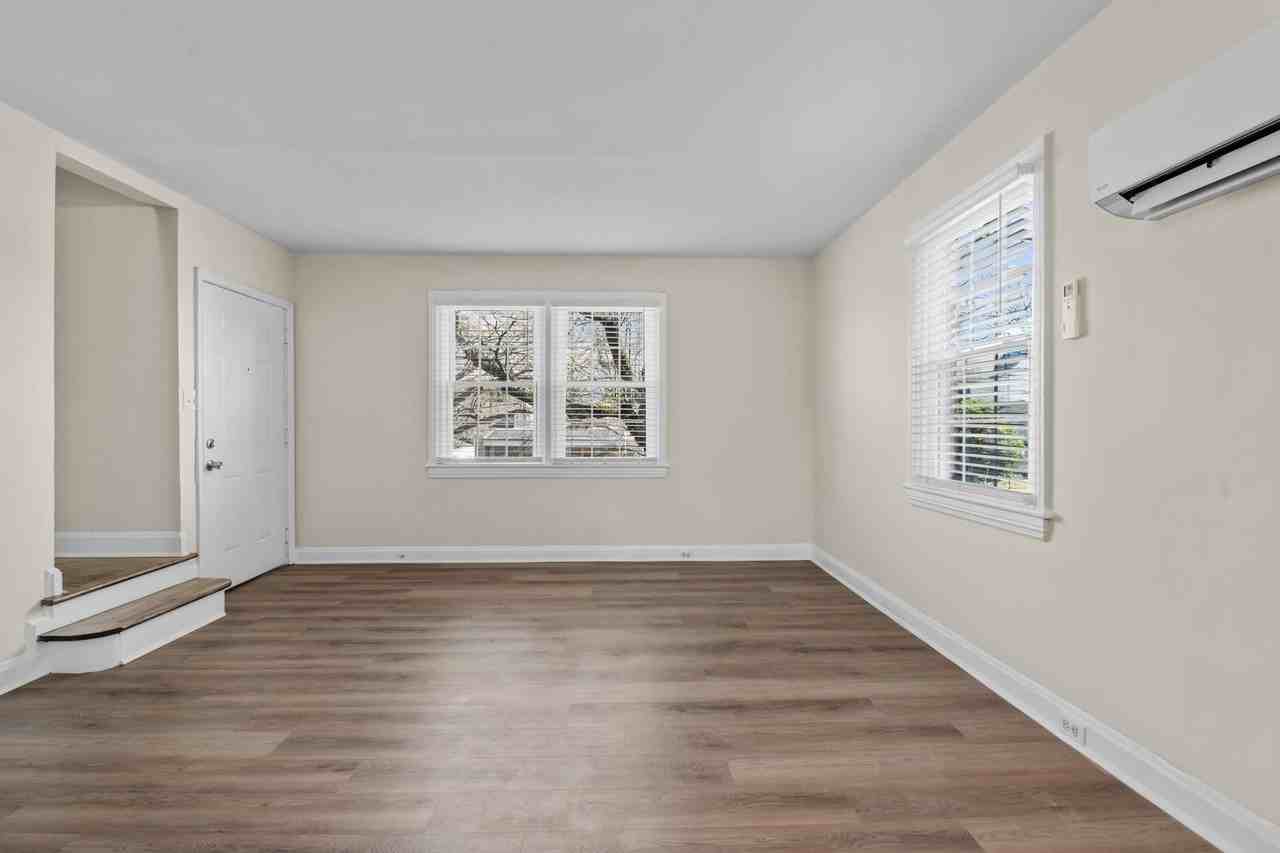 906 Clarendon St #A - Photo 6 of 18