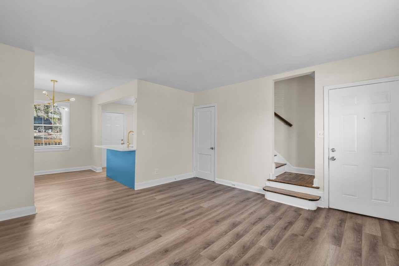 906 Clarendon St #A - Photo 7 of 18