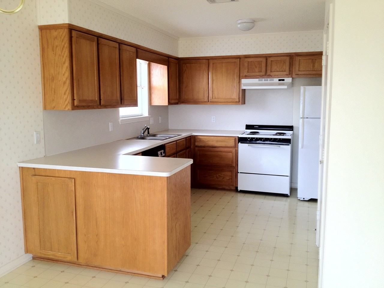 630 Park Place Dr - Photo 3 of 9