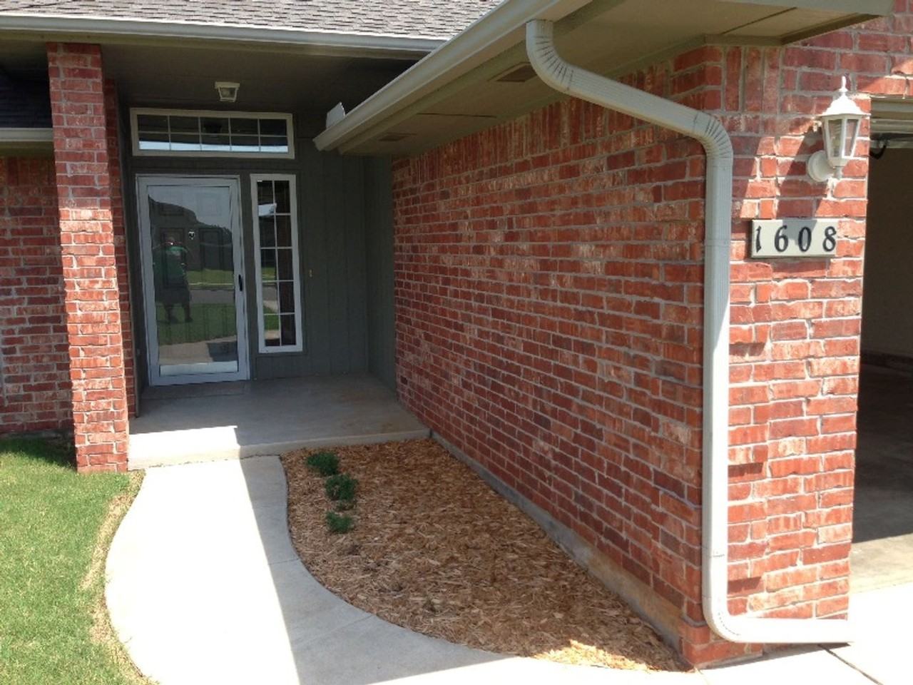1608 Jordan Dr - Photo 2 of 6