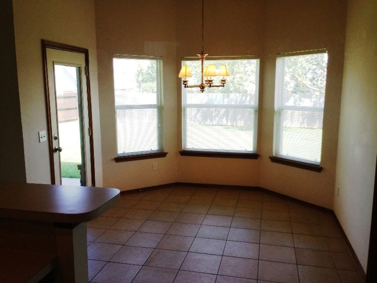 1608 Jordan Dr - Photo 4 of 6