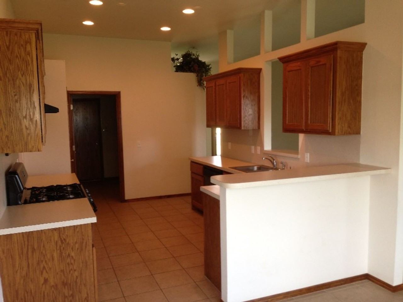 1608 Jordan Dr - Photo 5 of 6