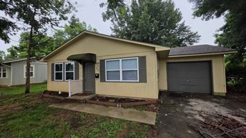 featured image of 624 W Lois St