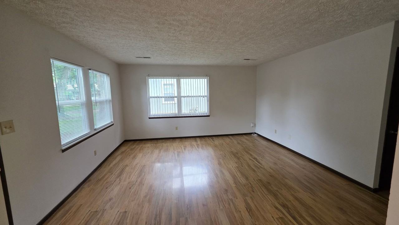 624 W Lois St - Photo 3 of 16