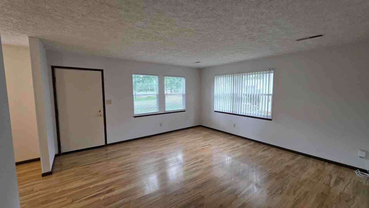624 W Lois St - Photo 4 of 16