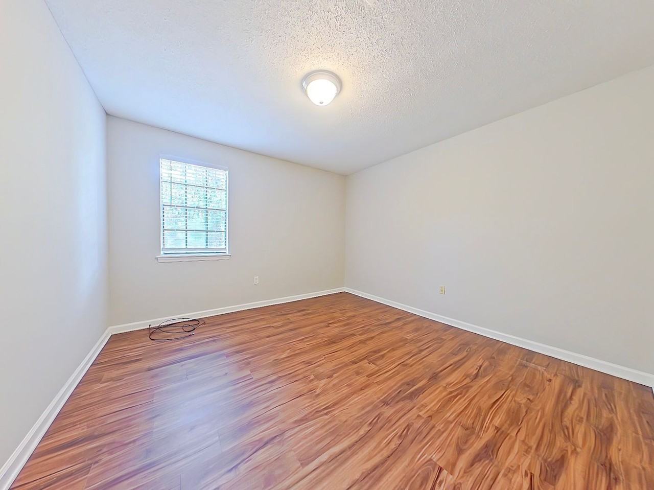 850 Brookfield Pkwy - Photo 2 of 15
