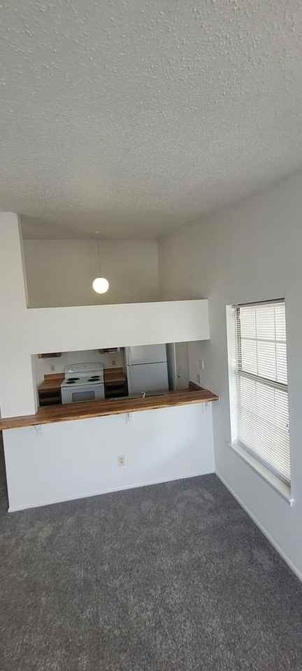 502 Wharf Ct - Photo 3 of 8