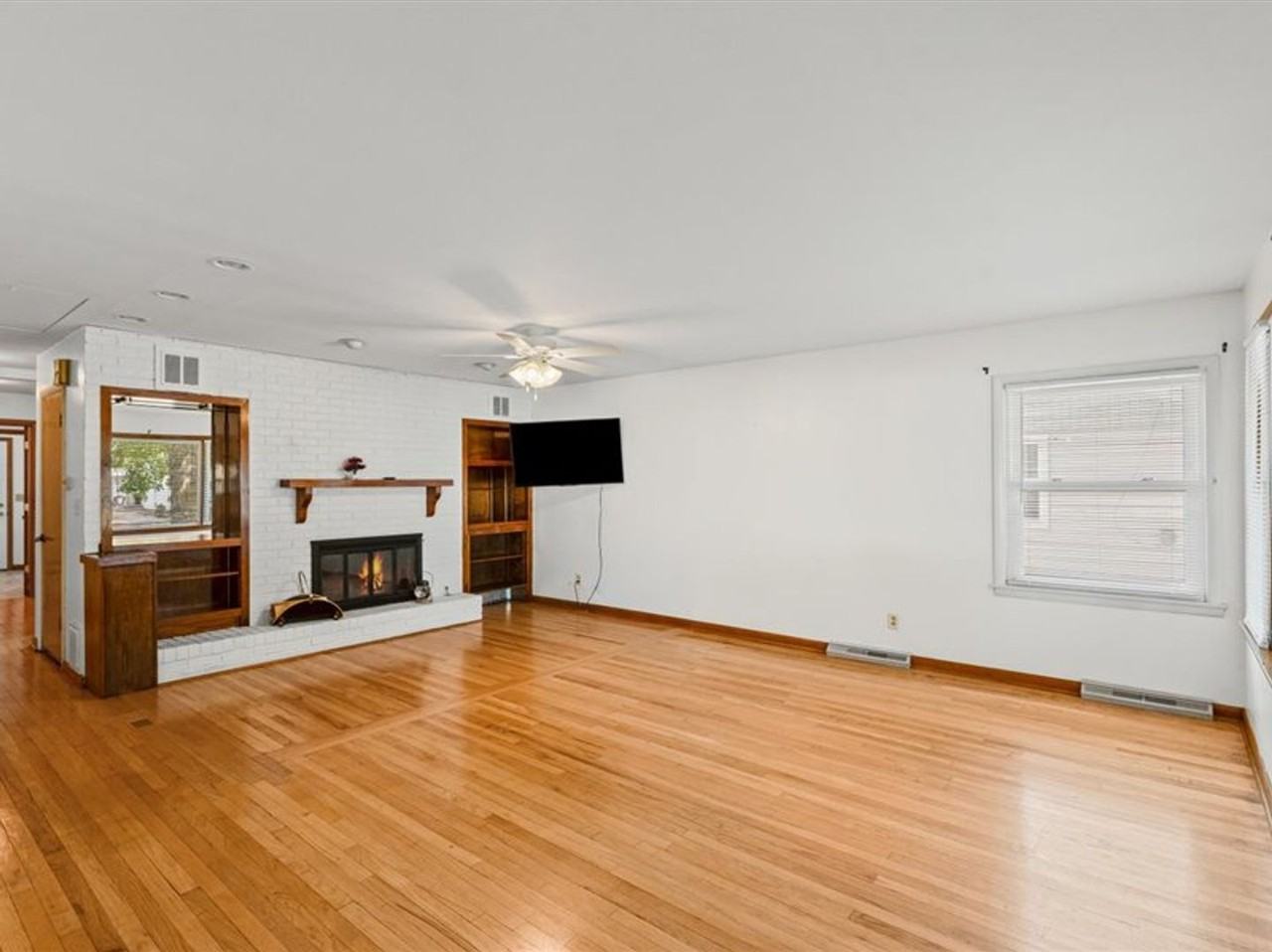 101 W Cypress St - Photo 2 of 28