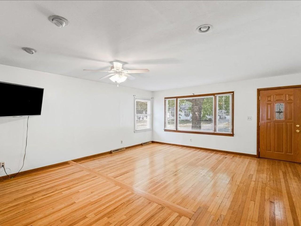 101 W Cypress St - Photo 6 of 28