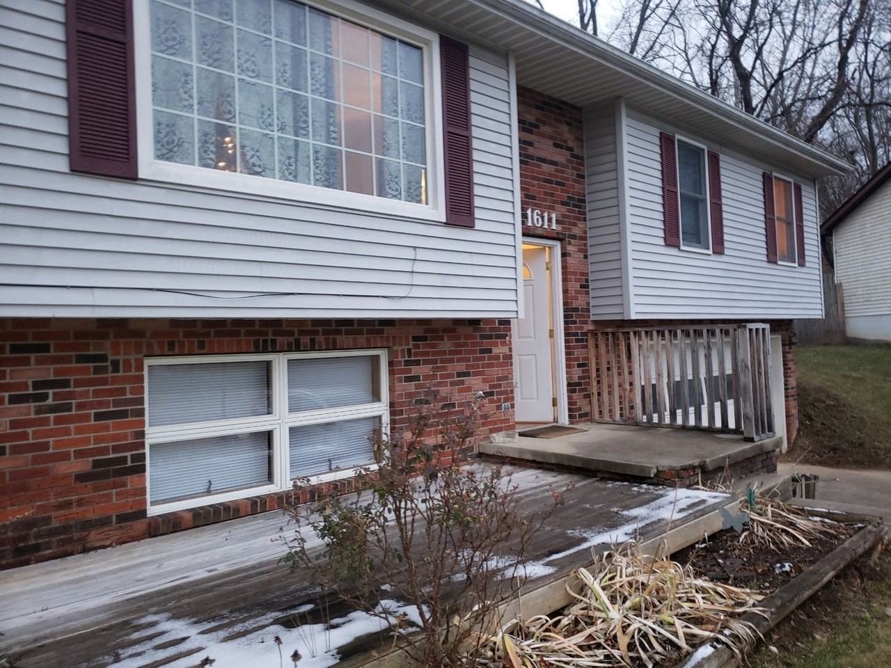 1611 S Troy Ct - Photo 2 of 14
