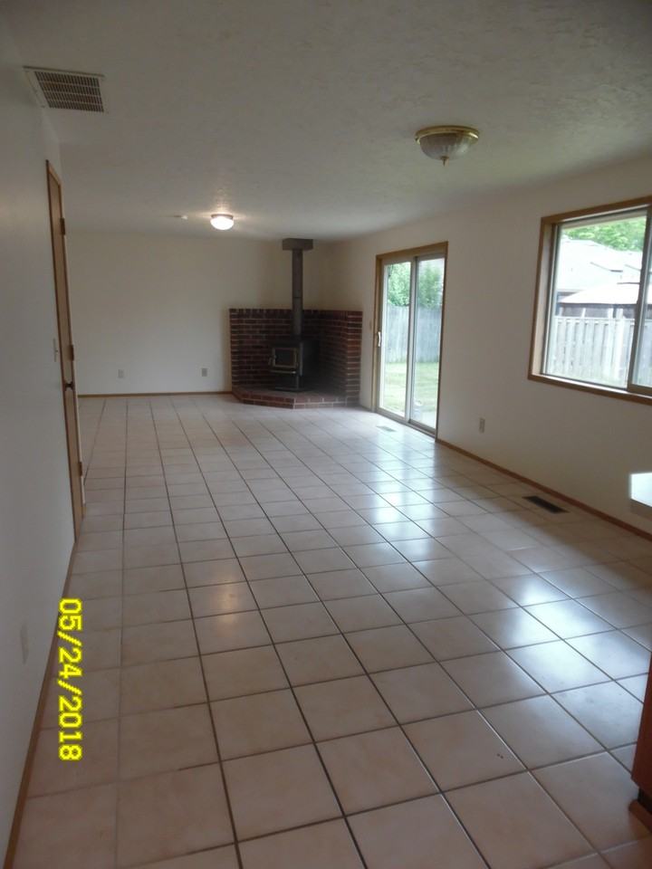 745 Se Alethea Way - Photo 3 of 15