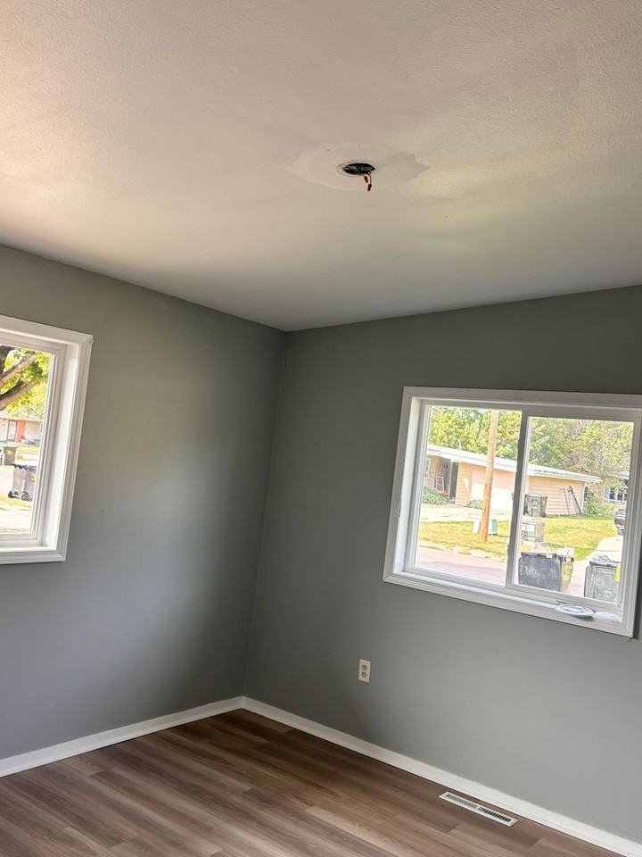 1304 Vandenburg Cir - Photo 4 of 10