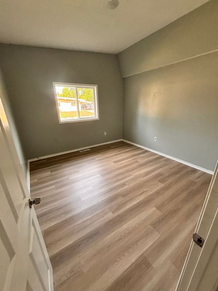 1304 Vandenburg Cir - Photo 5 of 10