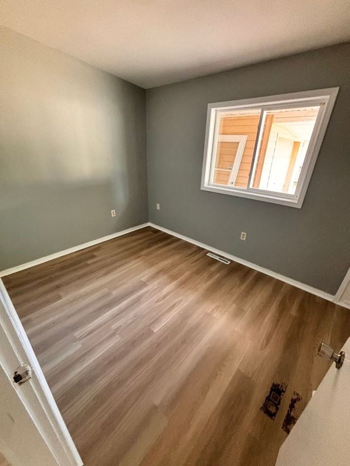 1304 Vandenburg Cir - Photo 7 of 10