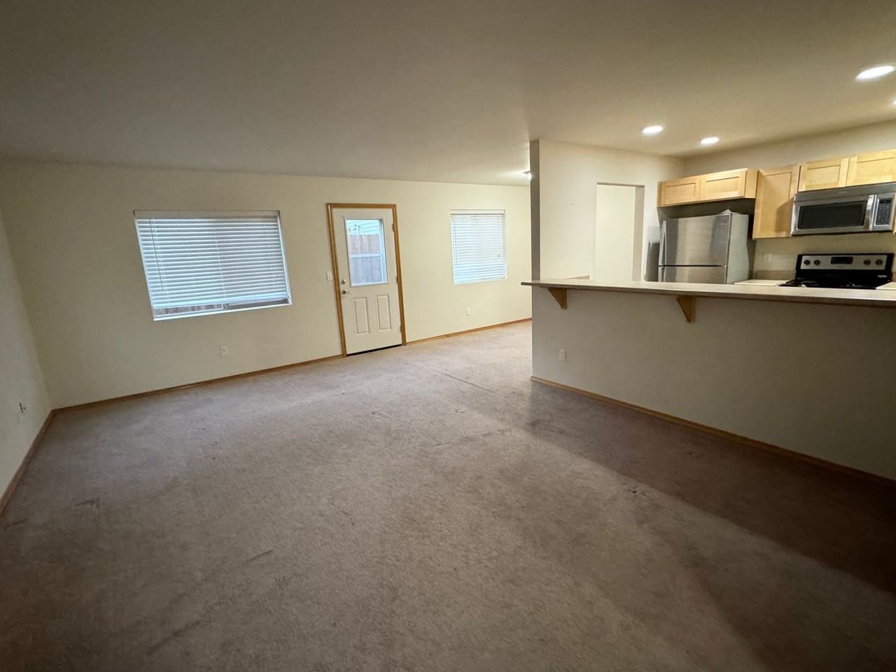 421 Ne Ohenry Ct - Photo 3 of 16