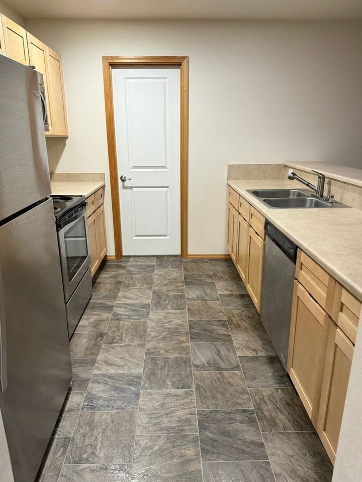 421 Ne Ohenry Ct - Photo 4 of 16
