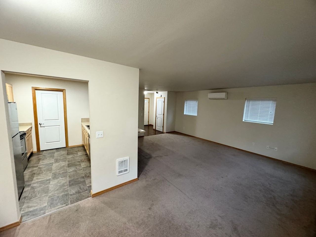 421 Ne Ohenry Ct - Photo 6 of 16