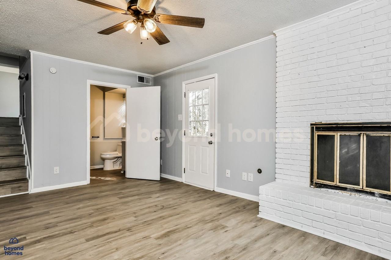 1908 Clapboard Hill Rd - Photo 4 of 19