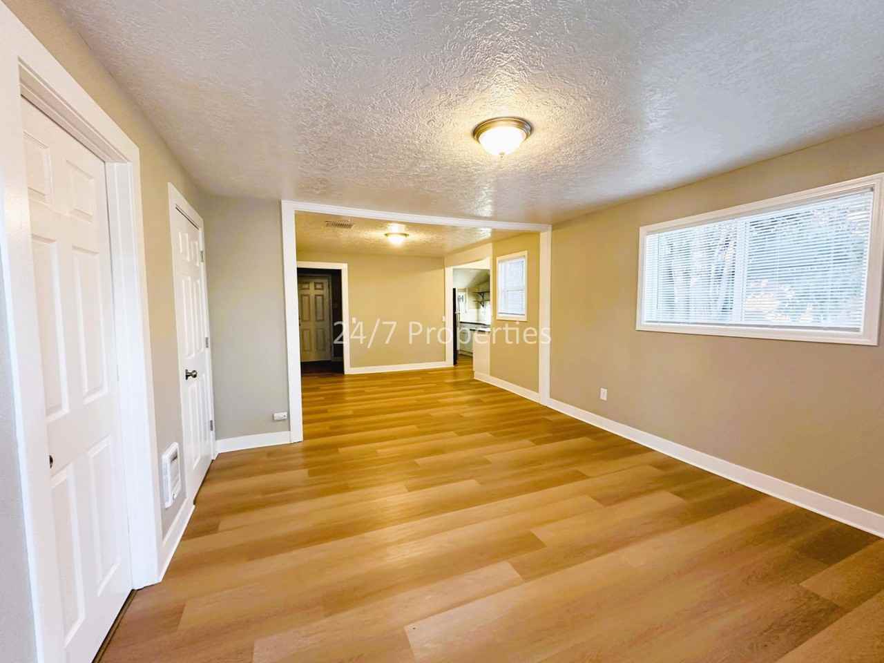 860 Shipping St Ne - Photo 3 of 22