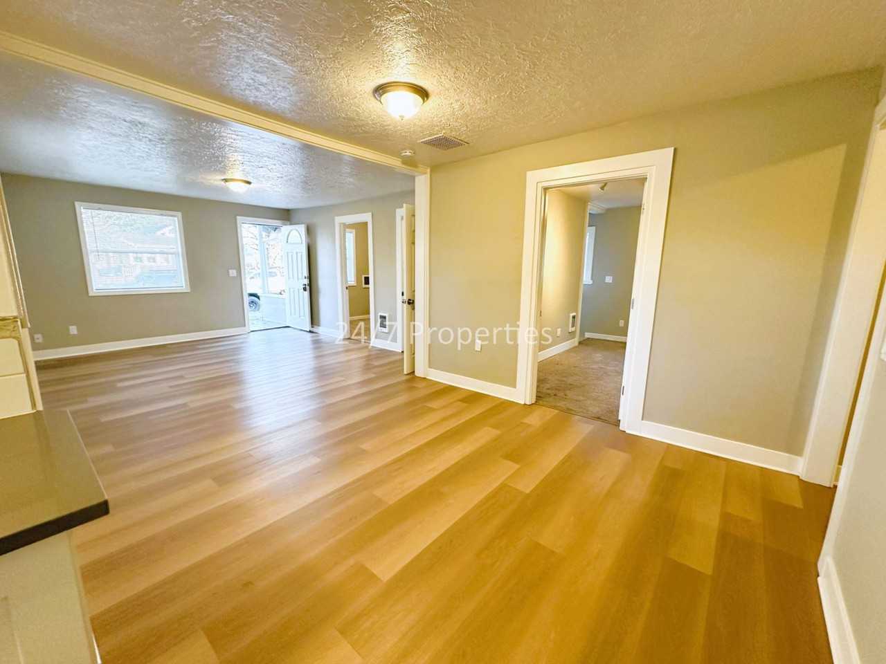860 Shipping St Ne - Photo 4 of 22