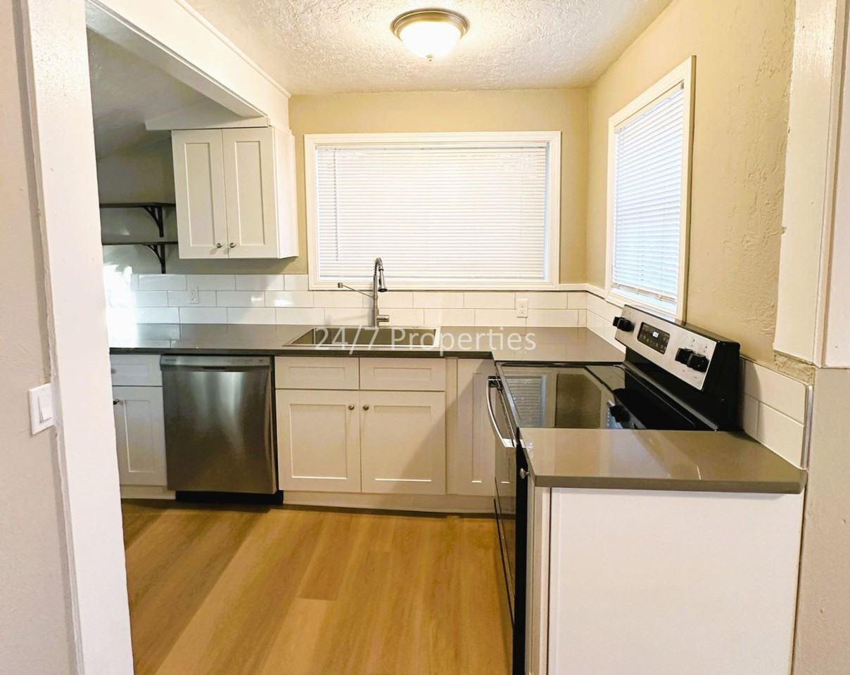 860 Shipping St Ne - Photo 7 of 22