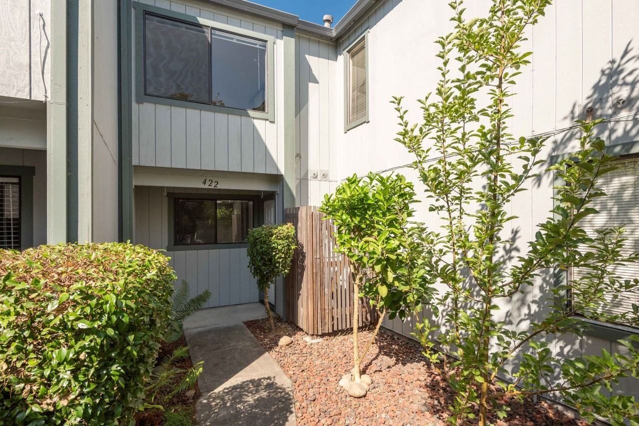 422 Occidental Cir - Photo 2 of 22
