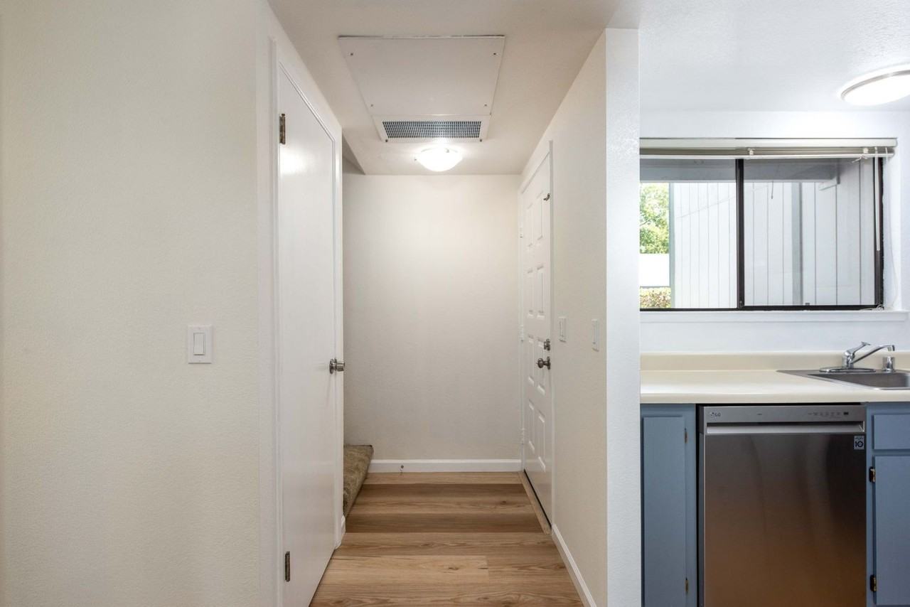 422 Occidental Cir - Photo 3 of 22