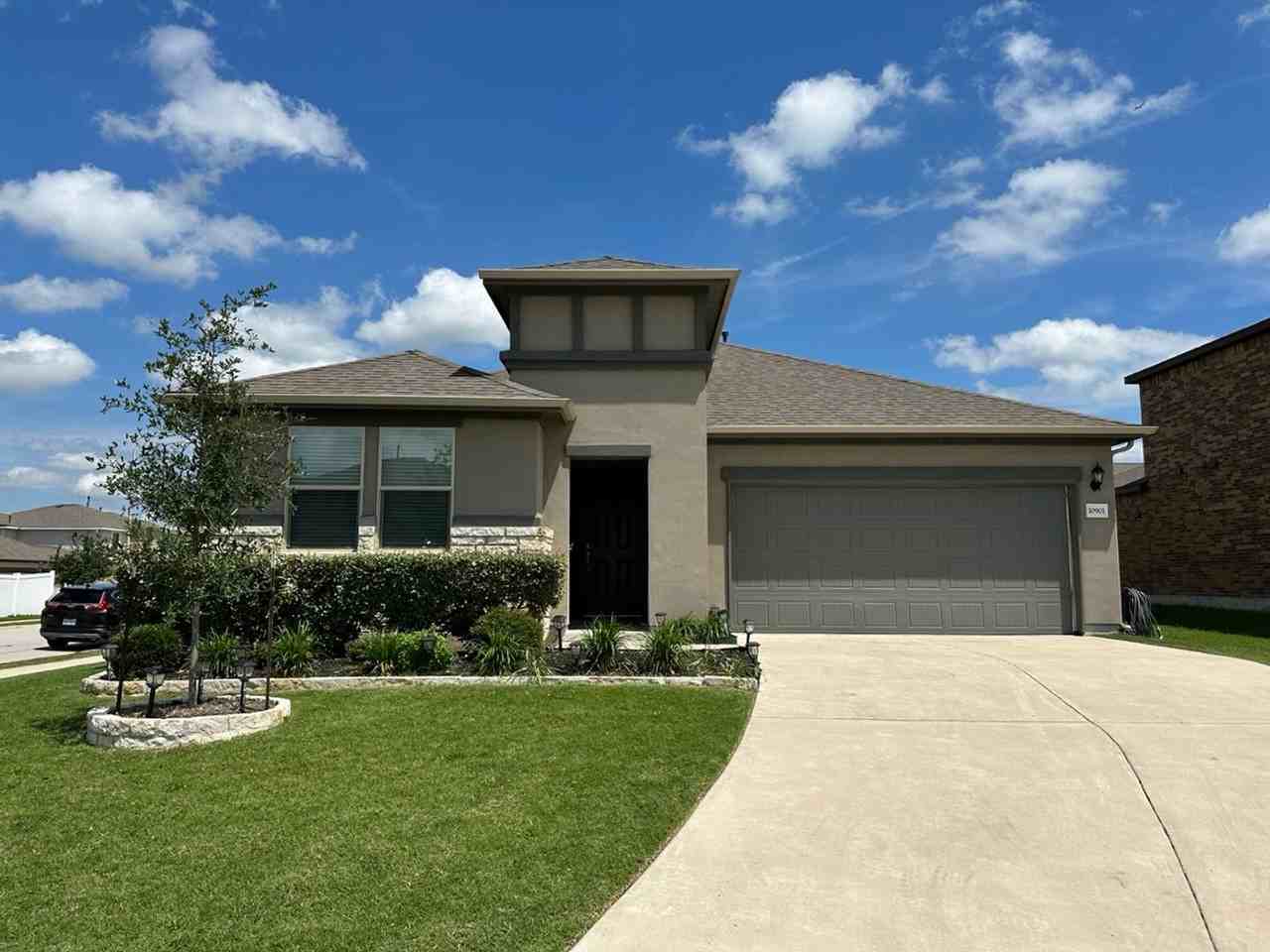 10901 Mickelson Dr - Photo 2 of 28