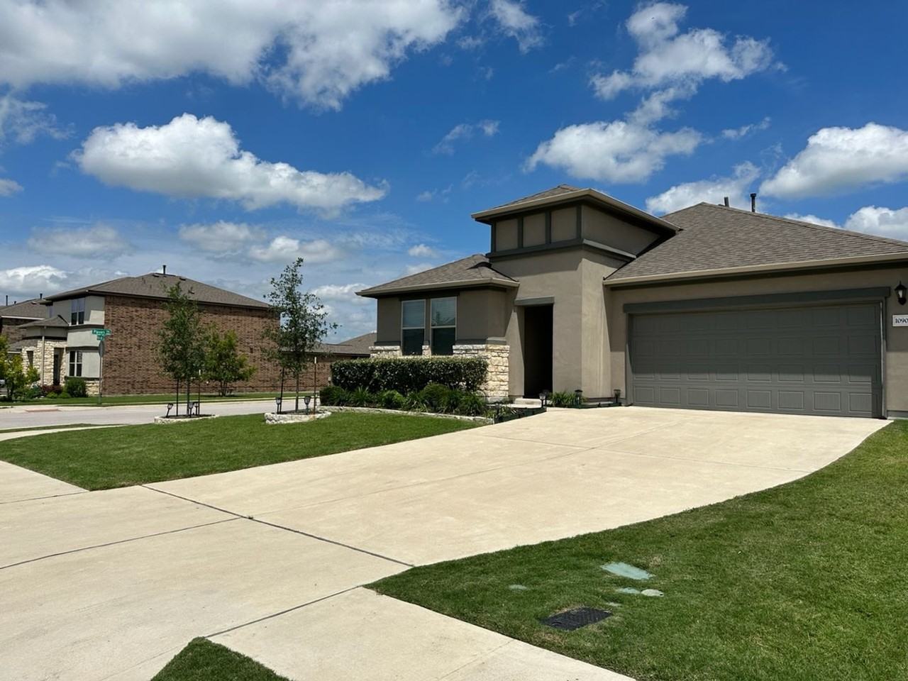 10901 Mickelson Dr - Photo 3 of 28