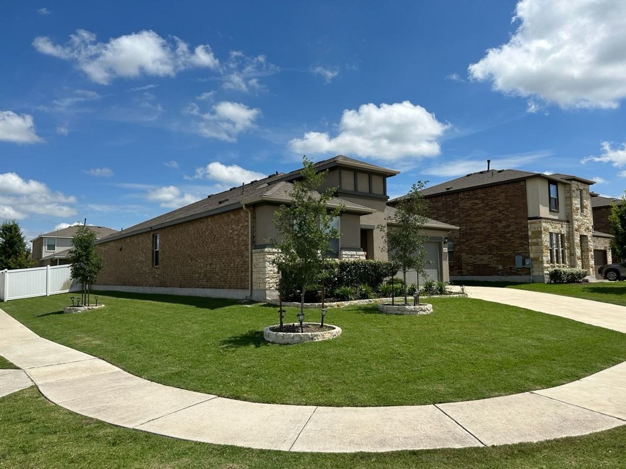 10901 Mickelson Dr - Photo 4 of 28