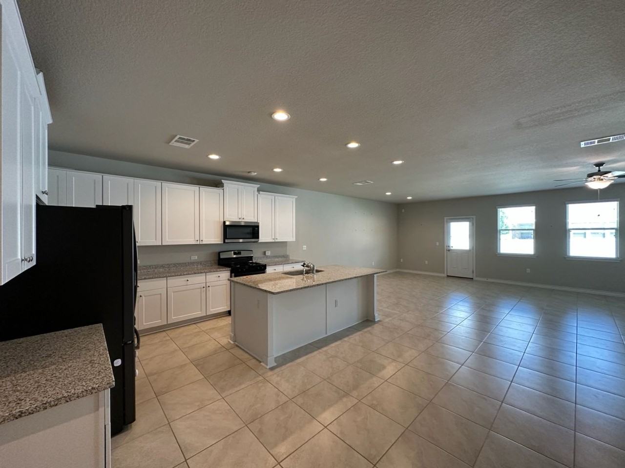 10901 Mickelson Dr - Photo 5 of 28