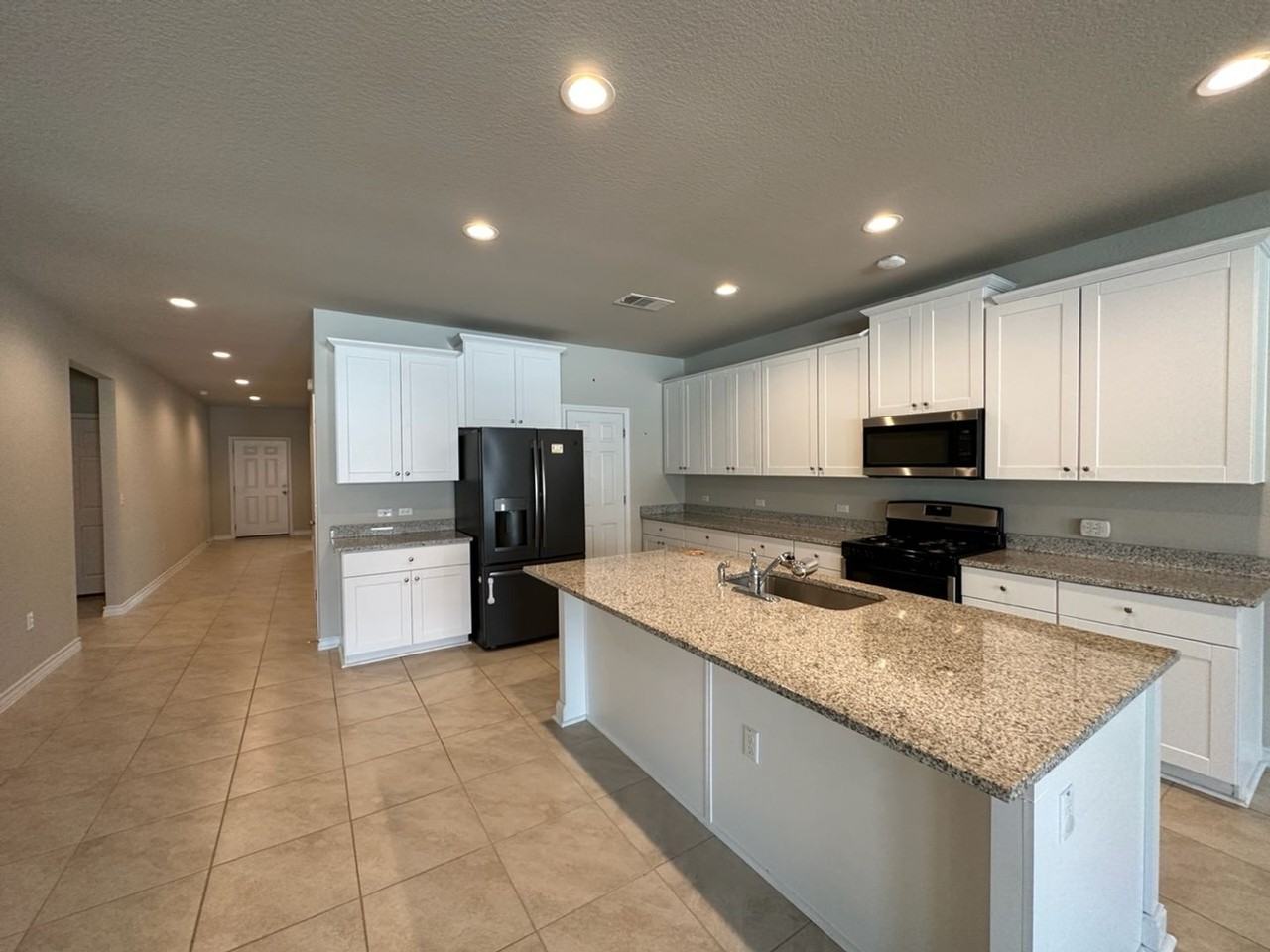 10901 Mickelson Dr - Photo 6 of 28