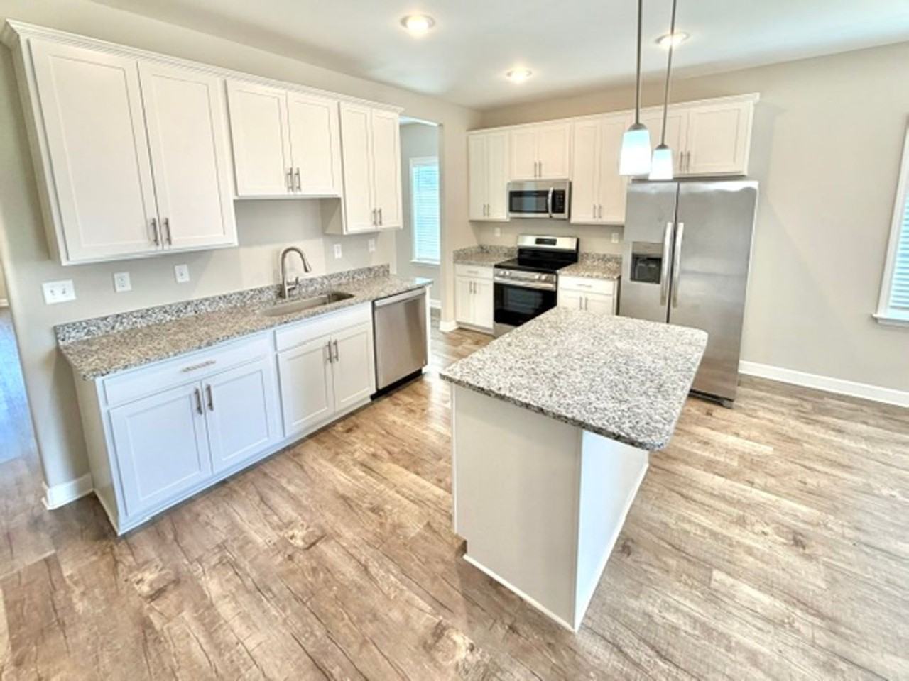430 Azalea Dr - Photo 5 of 12