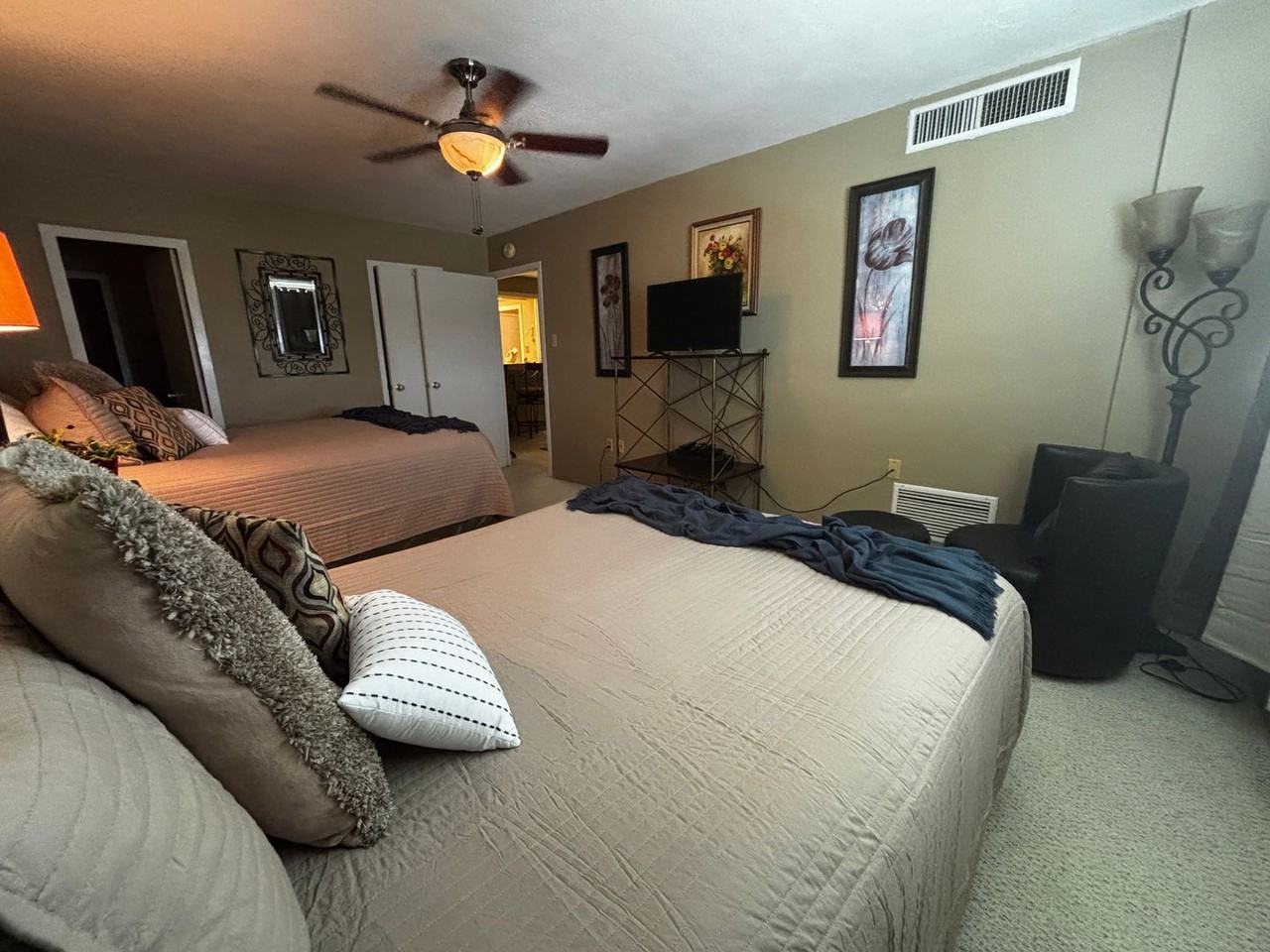 740 Weston Rd - Photo 3 of 29
