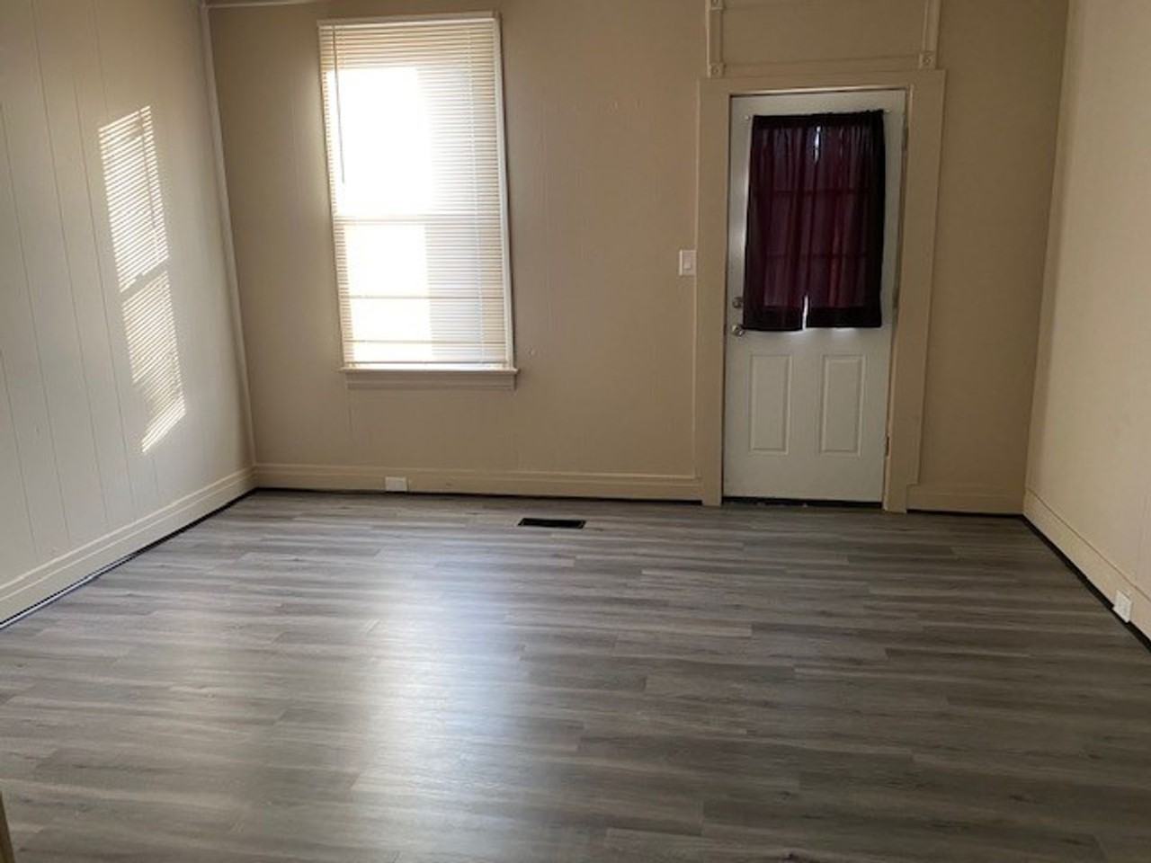 1021 Monument St - Photo 2 of 22