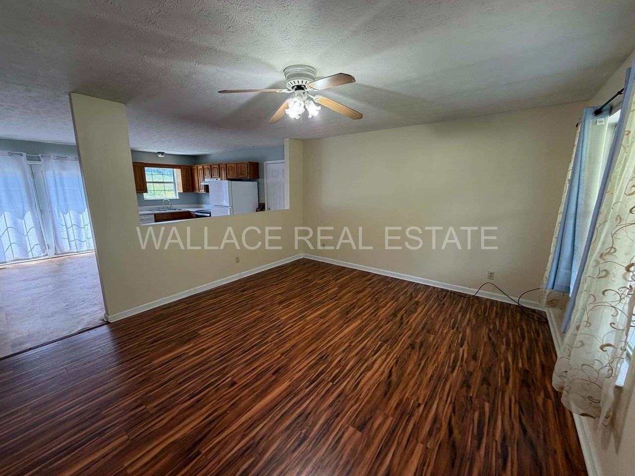 3175 Dutch Valley Rd - Photo 2 of 12