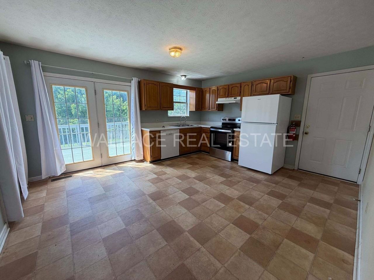 3175 Dutch Valley Rd - Photo 3 of 12