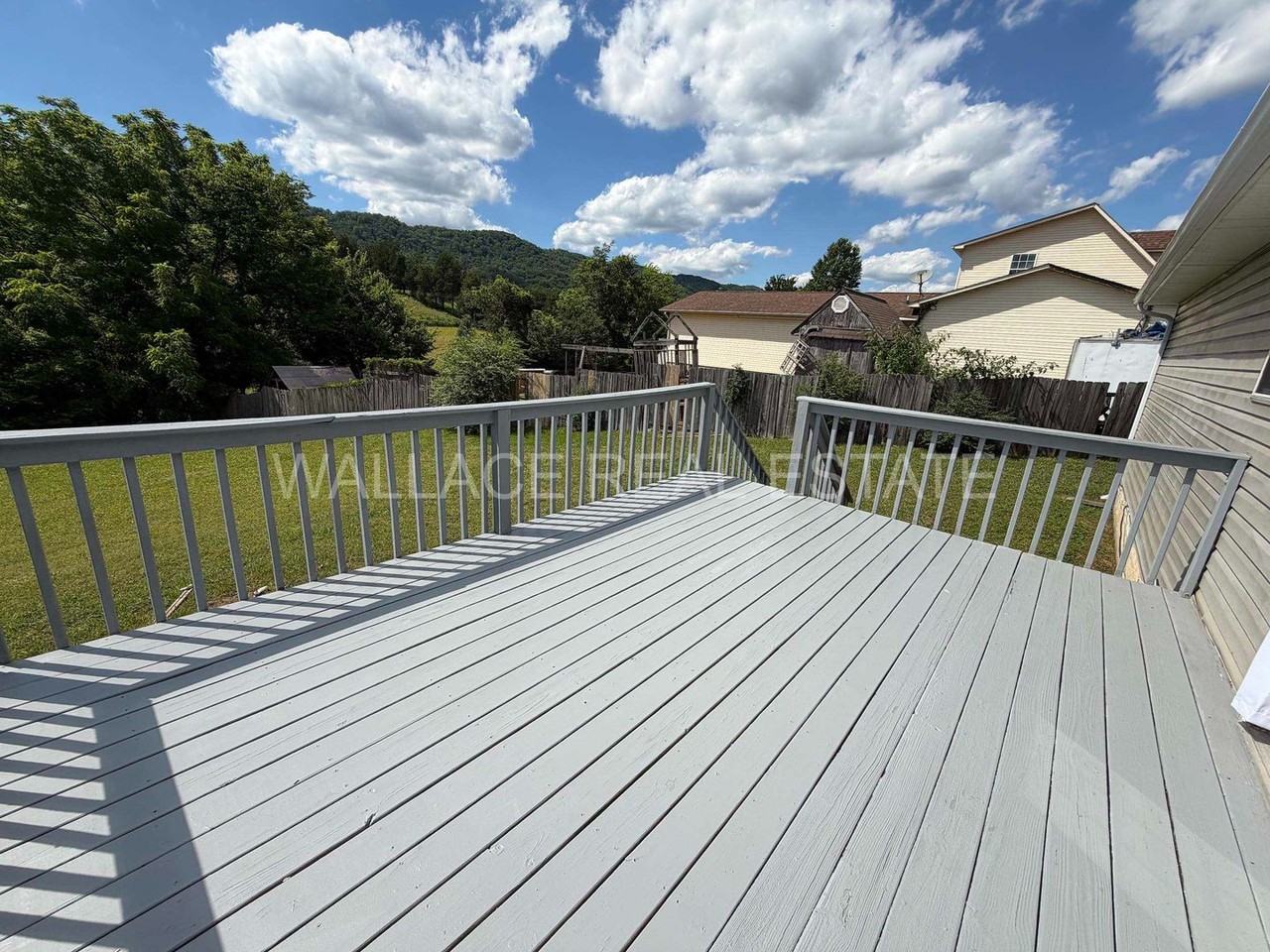 3175 Dutch Valley Rd - Photo 4 of 12
