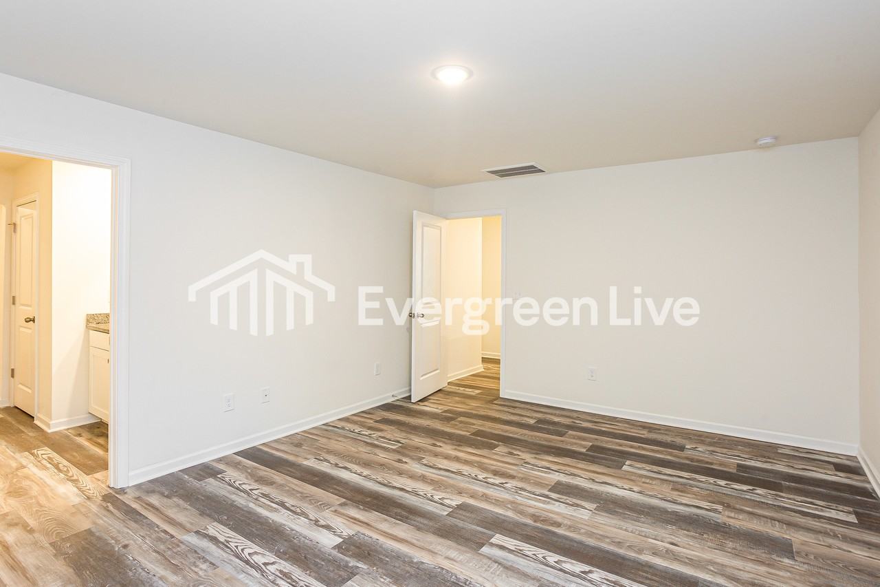 6084 Coral View Dr - Photo 3 of 10